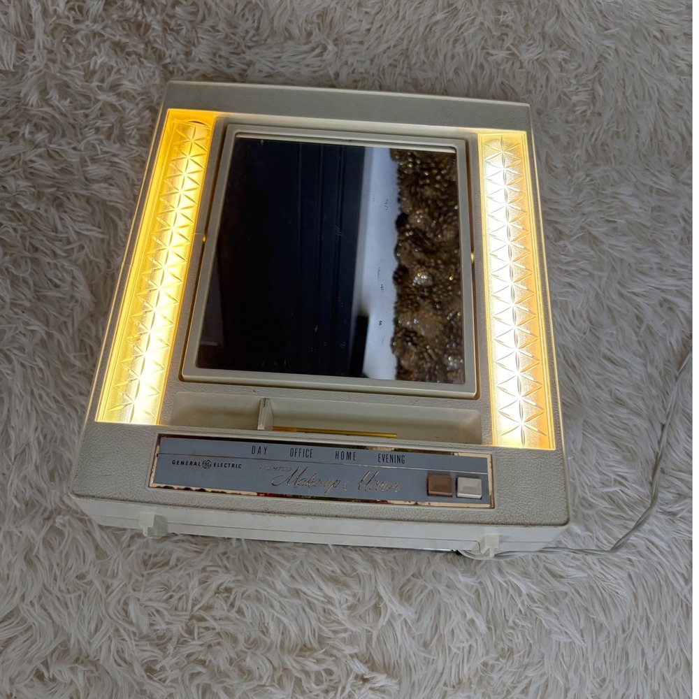 Vintage‎ 1970's General Electric Lighted Makeup Mirror Vanity Tabletop Lamp